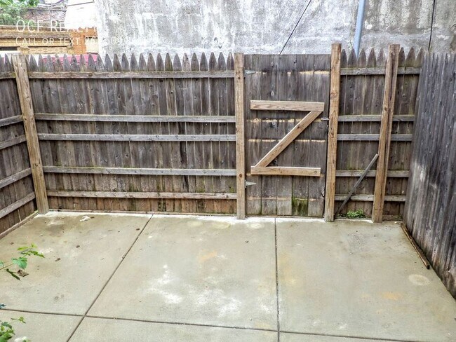 Building Photo - 2312 Moore St