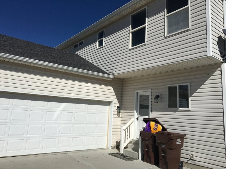 Building Photo - 4169 NW Pinion Cir
