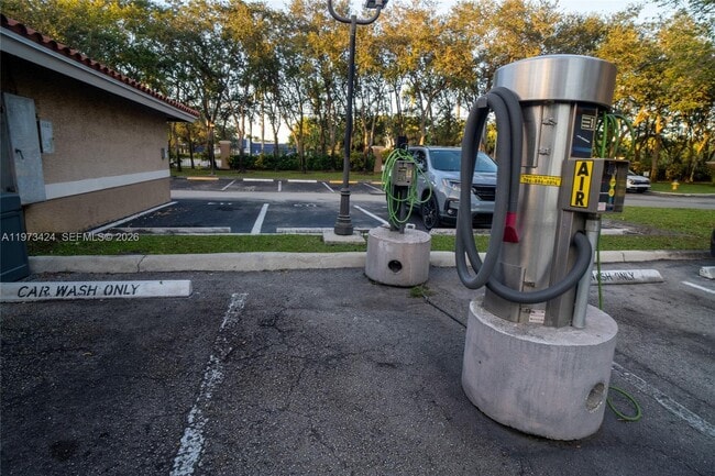 Building Photo - 151 SW 117th Ave