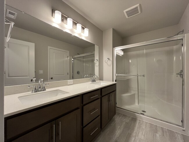 Building Photo - Beautiful Newer Construction 4 Bedroom Forest Grove Home with Open Layout, Quartz Kitchen & Moder...