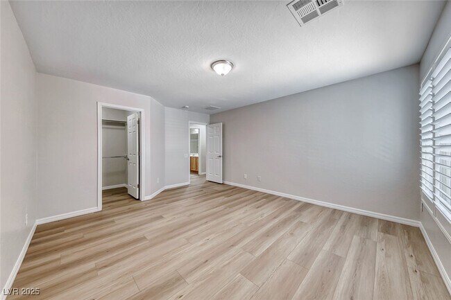 Building Photo - 259 Oakbrook Ridge Ave