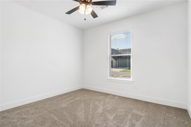 Building Photo - 6902 SW Basswood Ave