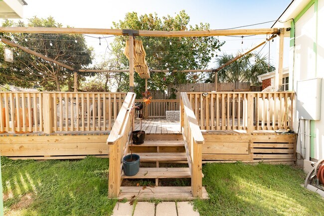 Building Photo - 3715 Avenue S 1/2