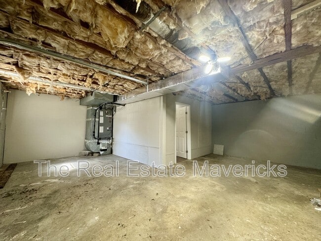 Building Photo - 6311 Rosemary Dr