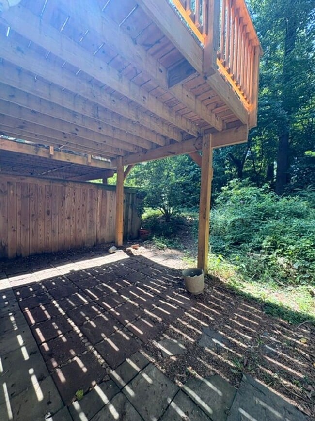 Building Photo - 2071 Golf Course Dr
