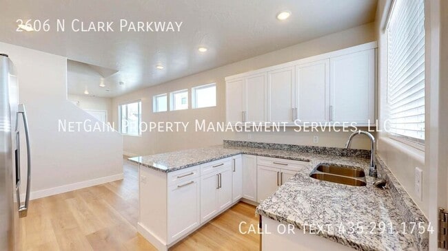 Building Photo - 2606 N Clark Pkwy