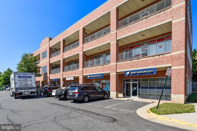 Building Photo - 14301 Grape Holly Grove