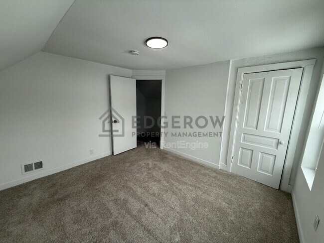 Building Photo - 1004 Garfield Ave NW