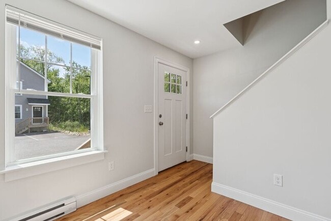 Building Photo - 3 Thomas Dr