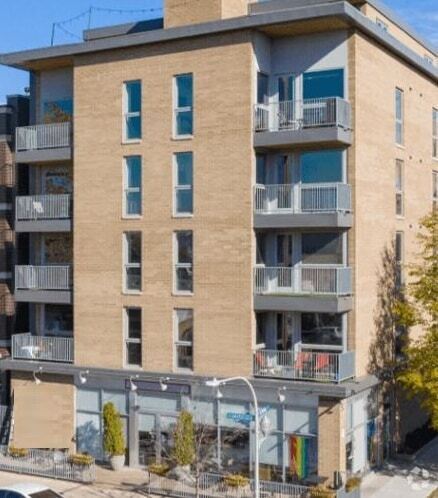 Building Photo - 3301 N Sheffield Ave