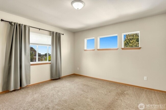 Building Photo - Amazing 3 Br 2.5 bath 2 car gar home in Ta...