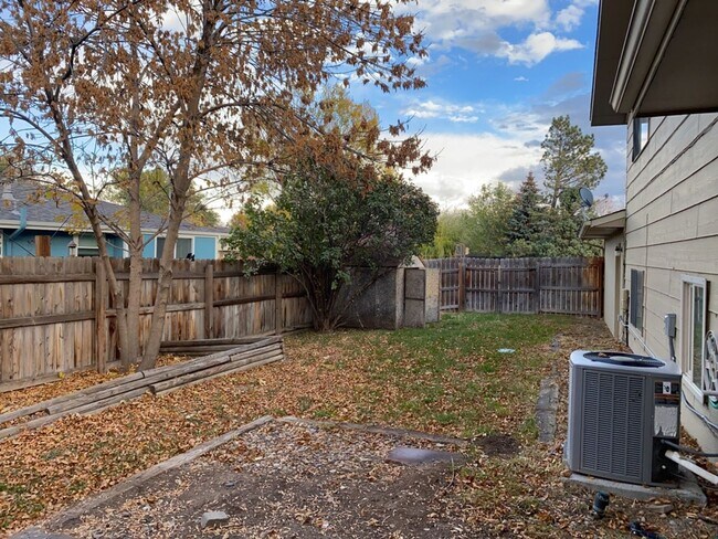 Building Photo - Start a Lease by 12/1 and Receive a $500 R...