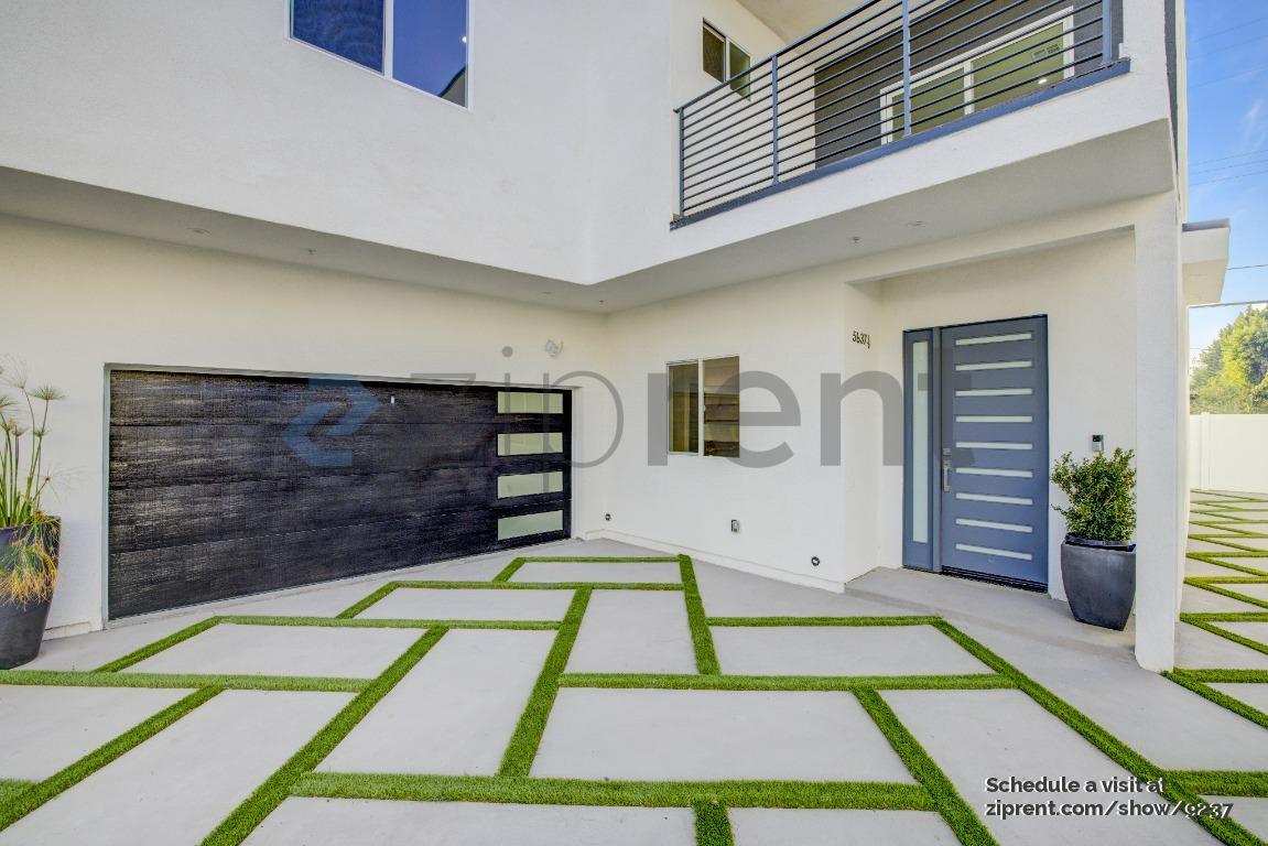 Building Photo - 5637 1/2 Riverton Ave