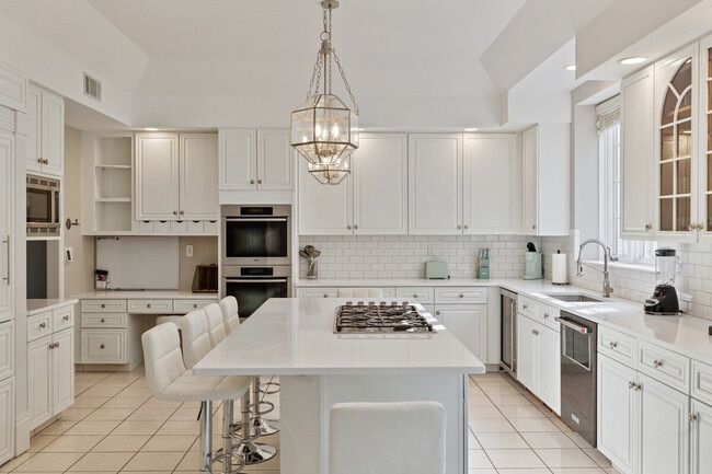 Building Photo - 321 Museum Village Rd