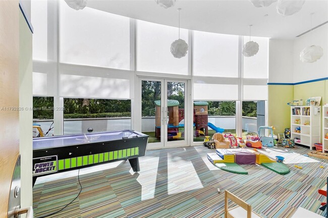 Building Photo - 2127 Brickell Ave