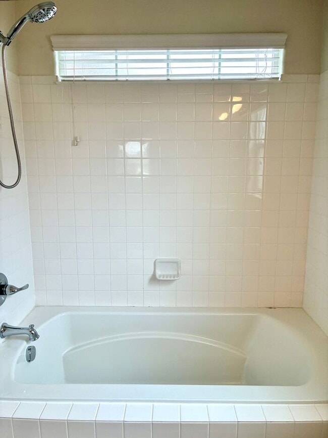 Building Photo - Beautiful 4 Bedroom Two-Story Home in Windsor!