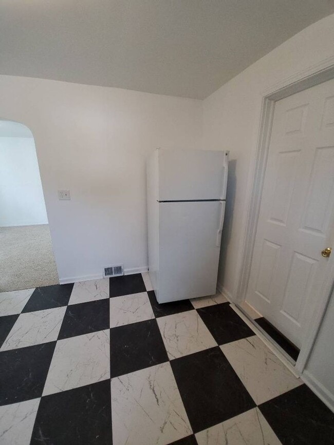Building Photo - Newly Renovated 4BR/1BA Single-Family Home with Garage – Cleveland