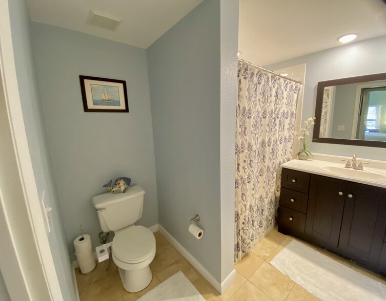 Bathroom #2 - 2410 W Azeele St