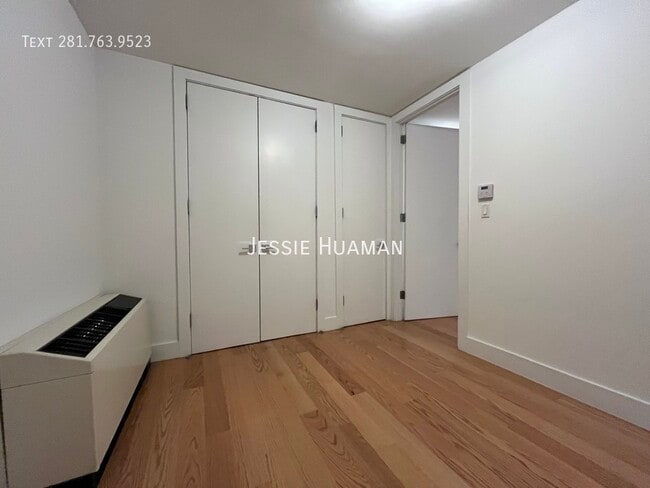 Building Photo - 50 Murray St