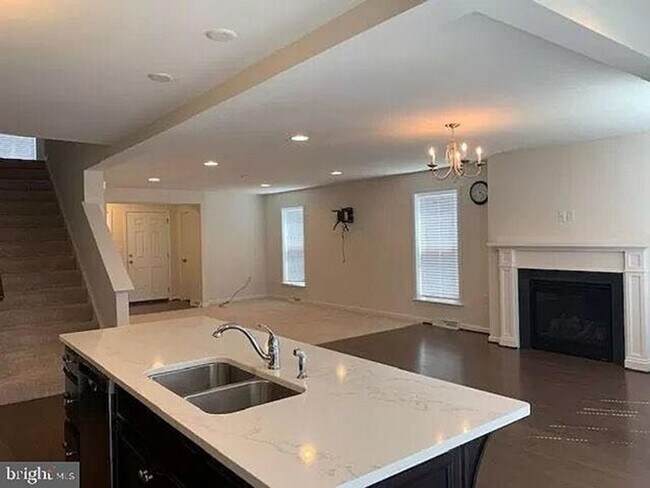 Building Photo - 613 Line Rd