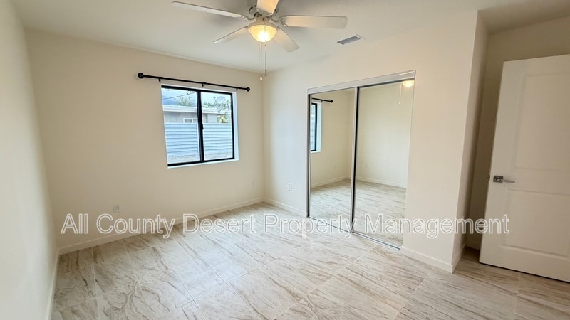 Building Photo - 517 S Mountain View Dr