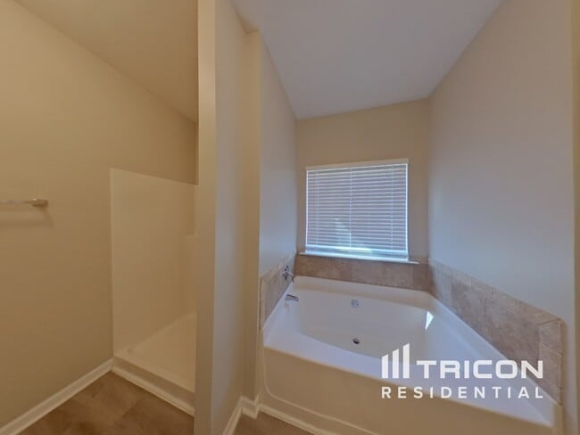 Building Photo - 114 Biscayne Terrace