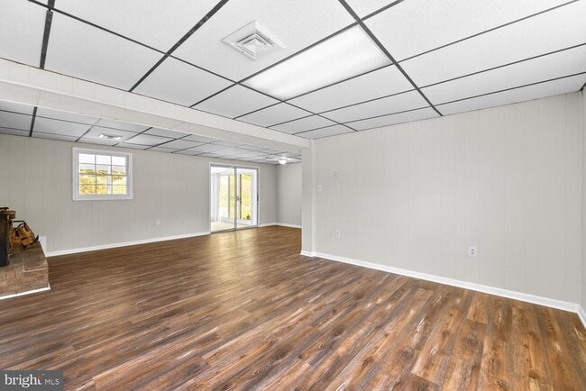 Building Photo - 6100 Hellen Lee Dr