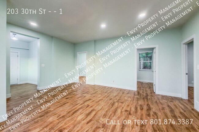Building Photo - 203 30th St