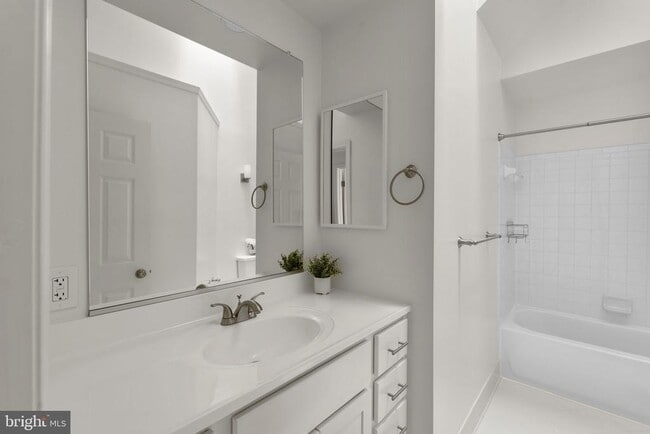 Building Photo - 14225 Jib St