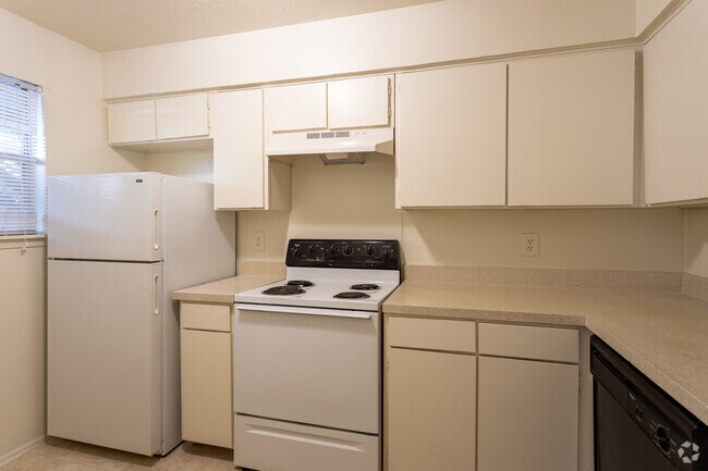 2BR, 1BA - 924SF - Oak Park Apartments