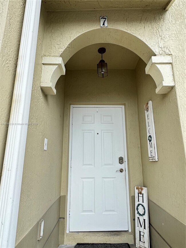 Primary Photo - 10833 NW 83rd St