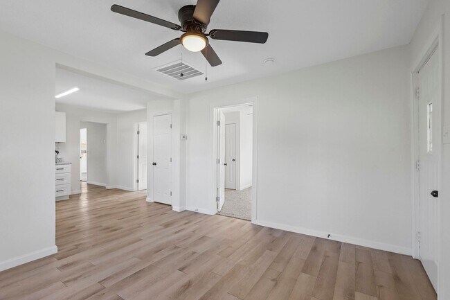 Building Photo - BEAUTIFUL- UPDATED 3 bedroom 1 Bath in Cleburne!