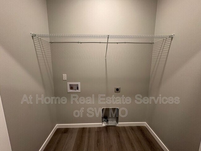 Building Photo - 4930 W Minota St