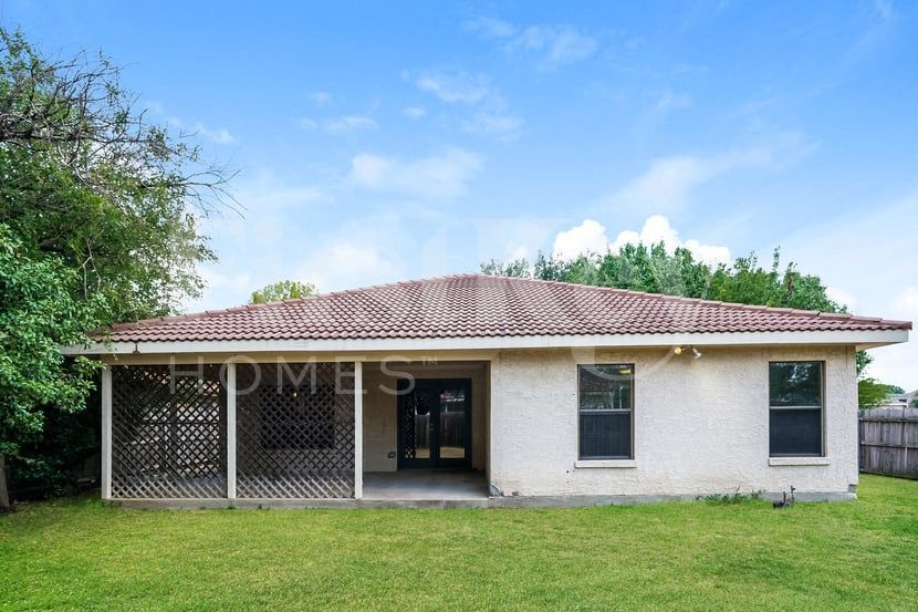 Building Photo - 2320 Sundrop Ct