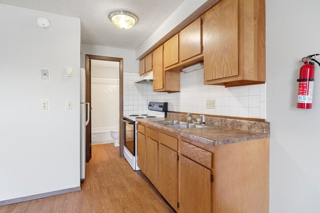 Building Photo - 1 Bedroom/ 1 Bathroom Apartments- Great Location! Pet Friendly!