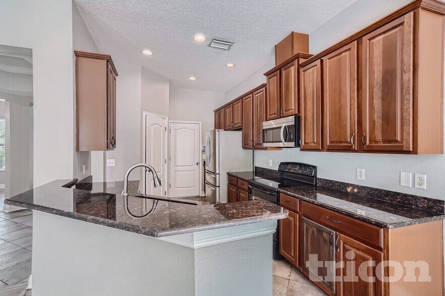 Building Photo - 7982 Camden Woods Dr