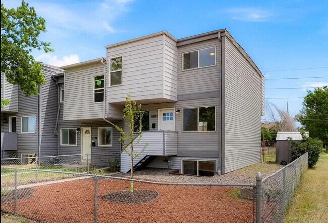 Building Photo - Jackson St Home
