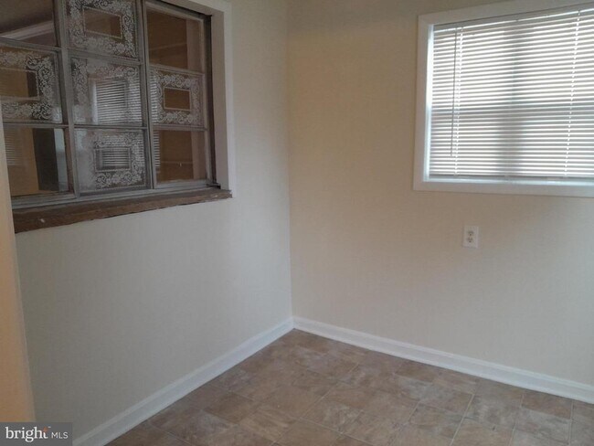 Building Photo - 6731 Edwards Ave