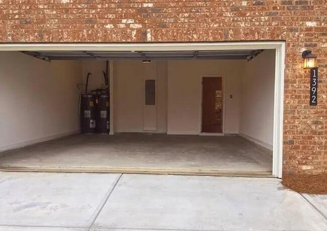 Building Photo - 1392 Weatherbrook Cir