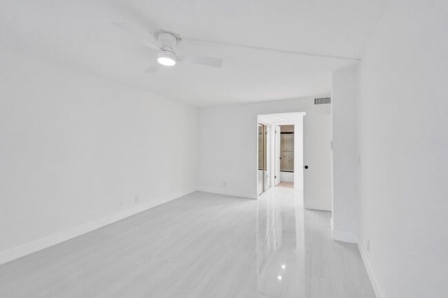 Building Photo - 3800 N Hills Dr