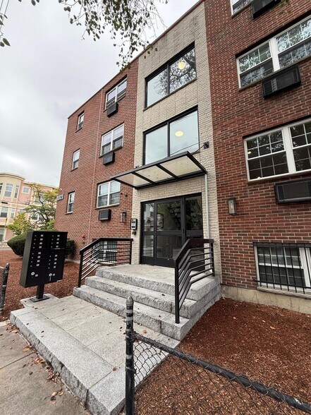 Building Photo - 124 Sherman St