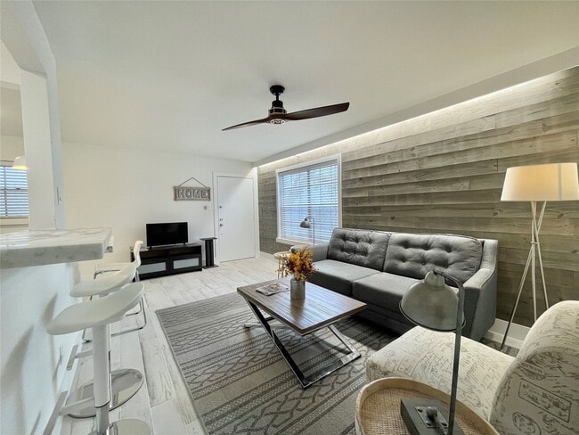 Building Photo - 1855 Portsmouth St