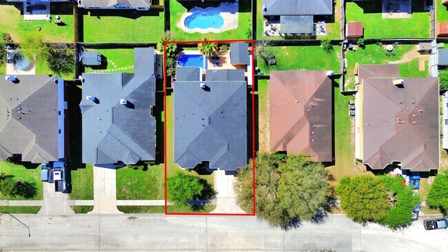 Building Photo - 12711 Laurel Bank Way