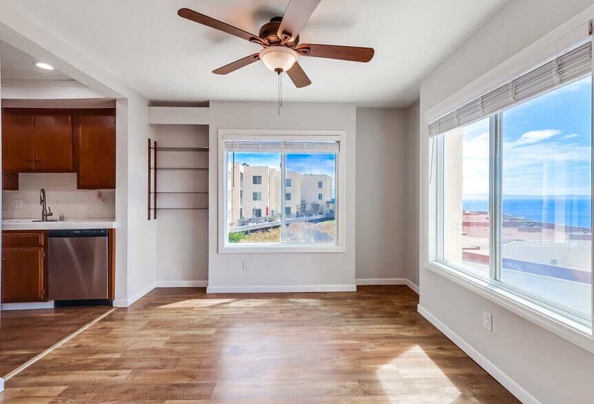 Building Photo - 3200 La Rotonda Dr