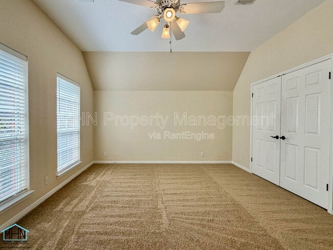 Building Photo - 1307 Adobe Run