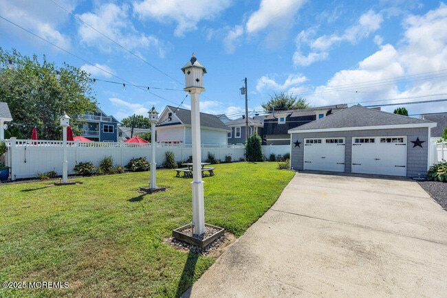Building Photo - 207 9th Ave