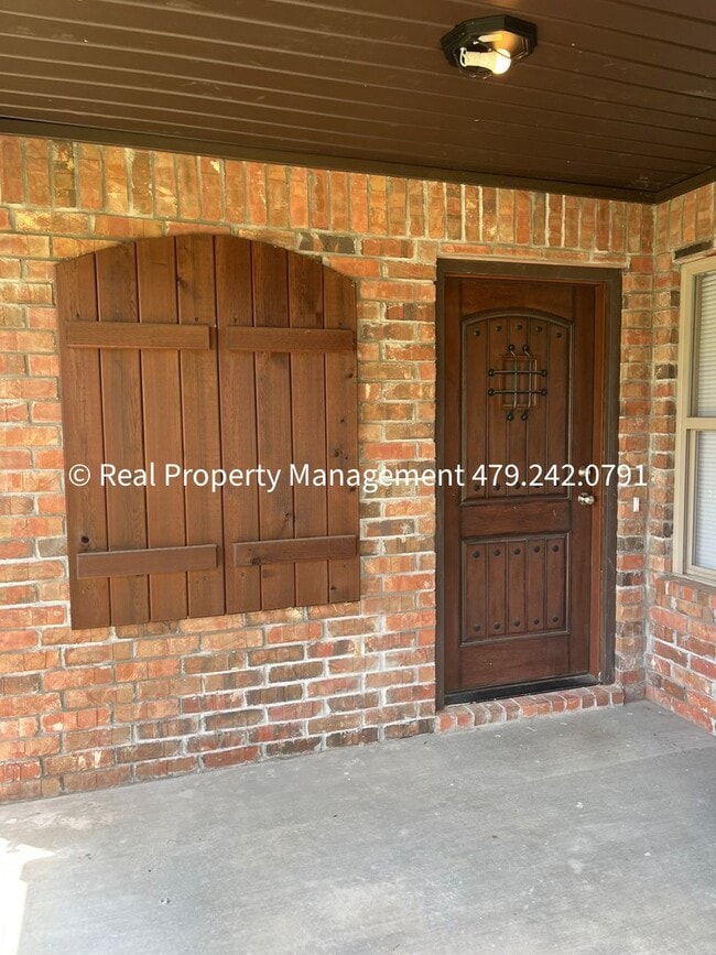 Building Photo - Very Nice 3B/2B Duplex Available NOW!