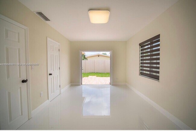 Building Photo - Northeast 180th Street, North Miami Beach, FL 33162 - 3 BR 2 BA single-family home