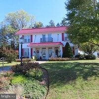 Building Photo - 302 S Coldbrook Ave