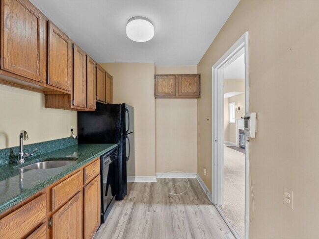 Building Photo - Classic Charm in Arlington